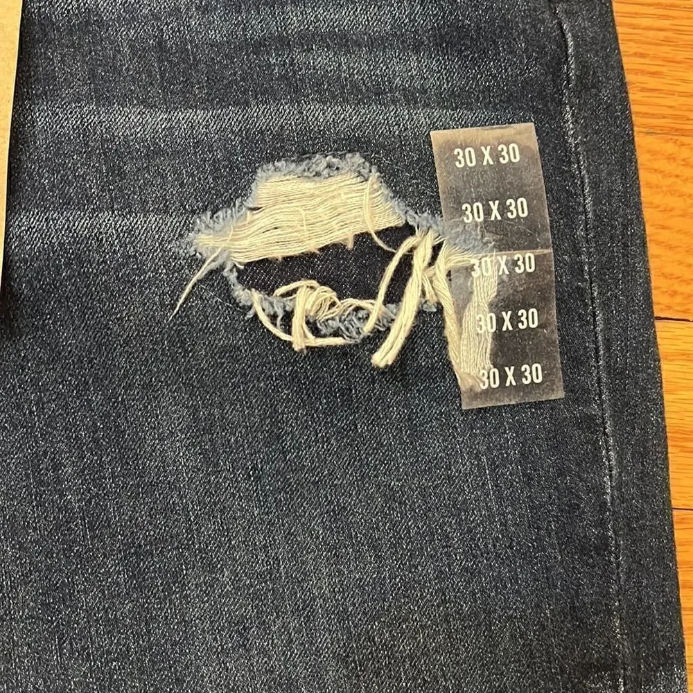NWT A&F Rustin Cropped Athletic Slim Jeans size 30”‎